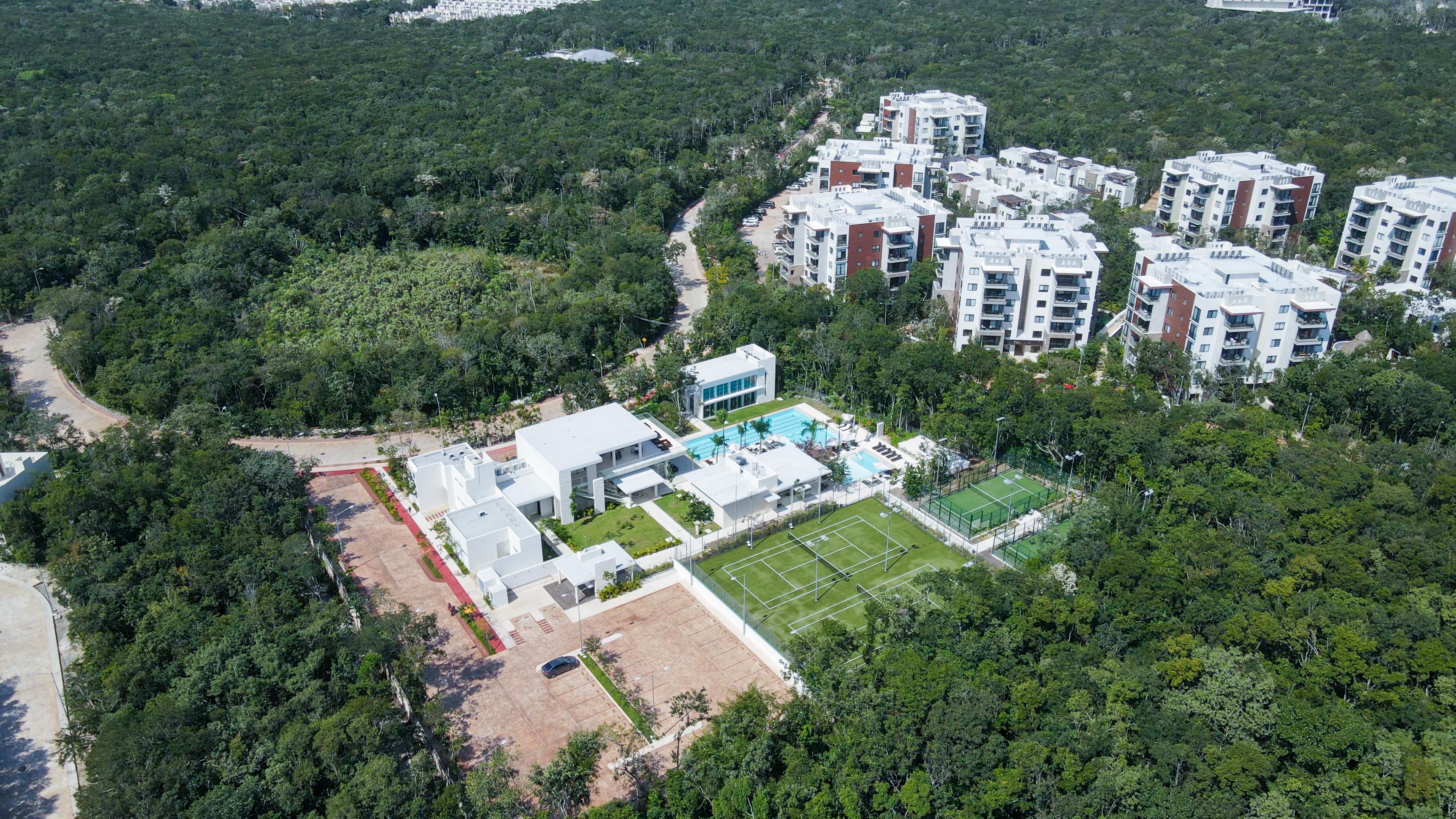 Terreno en esquina de REMATE en Senderos Mayakoba