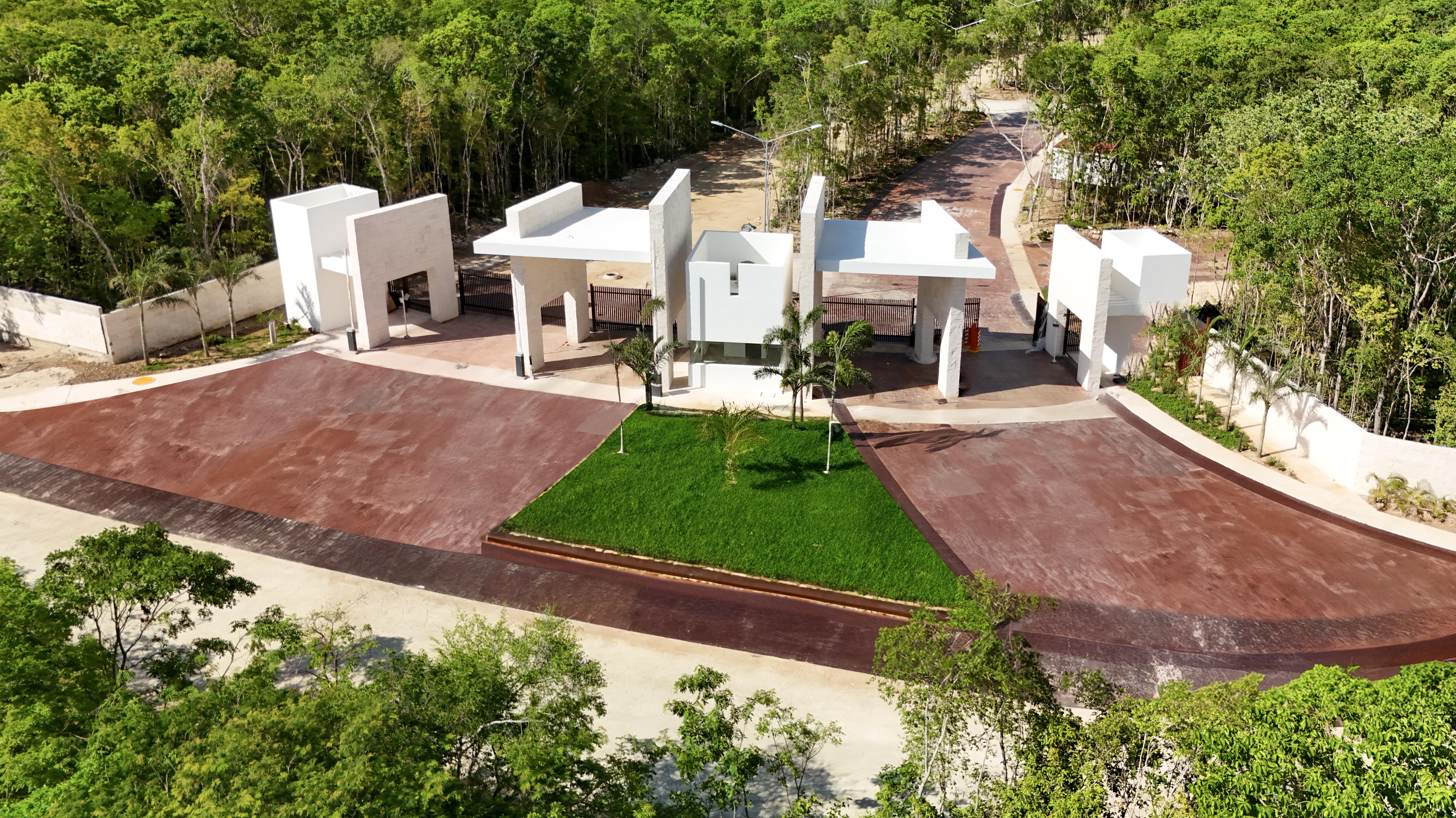 Terreno en esquina de REMATE en Senderos Mayakoba