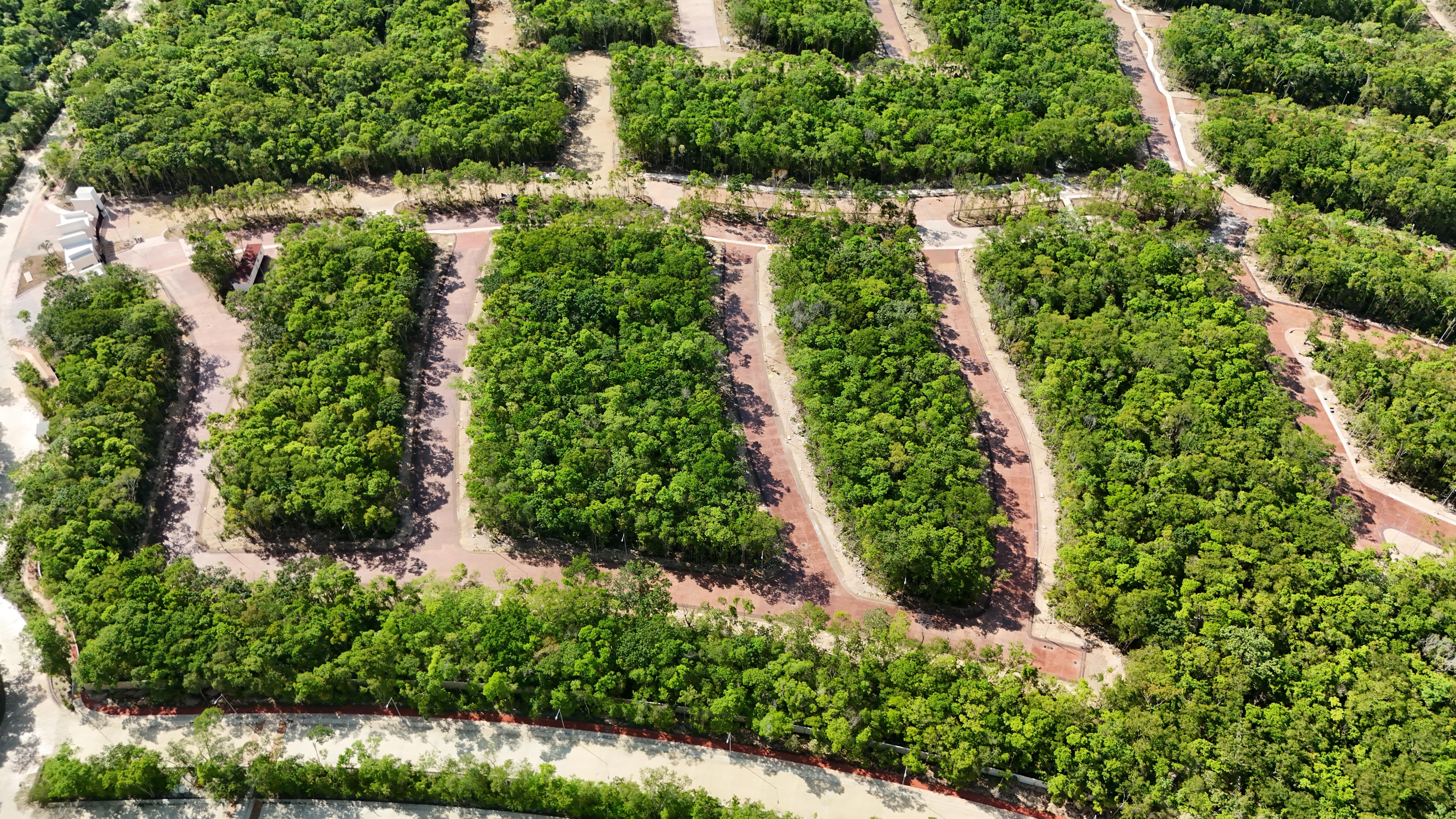 Terreno en esquina de REMATE en Senderos Mayakoba