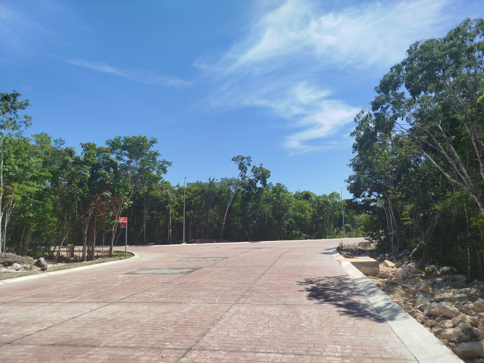 Lote uso mixto en Residencial Altai, Cancún