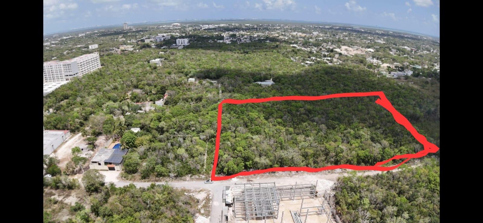 Excelente terreno a 140 metros de la Avenida Huayacan!