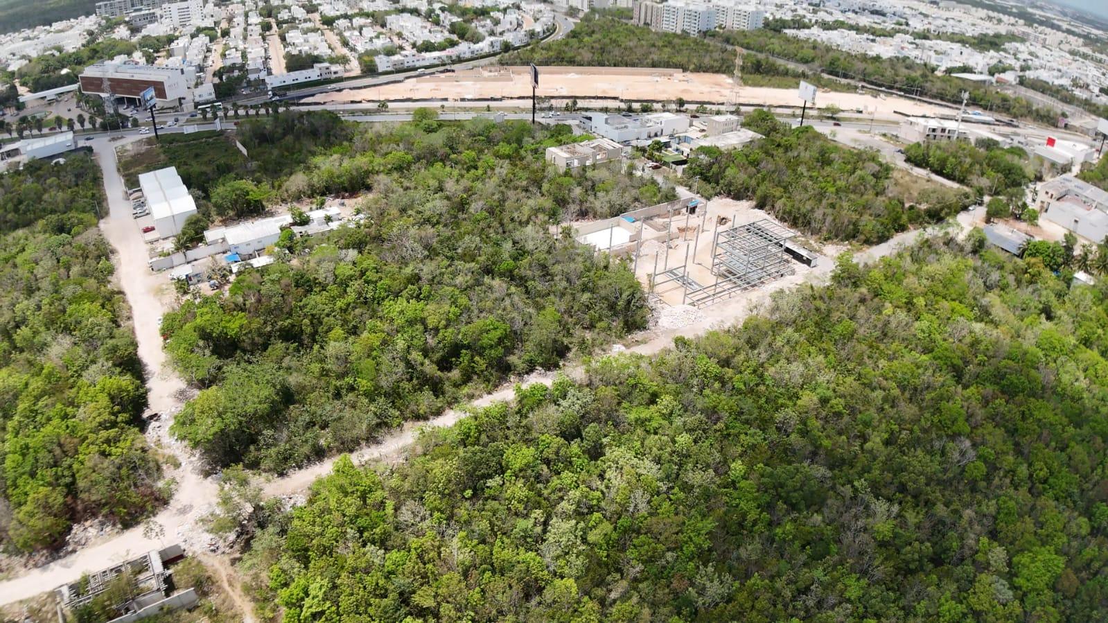 Excelente terreno a 140 metros de la Avenida Huayacan!