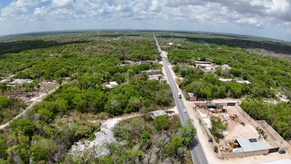 Terreno de 2372 mts2 a bordo de carretera en la carretera 186