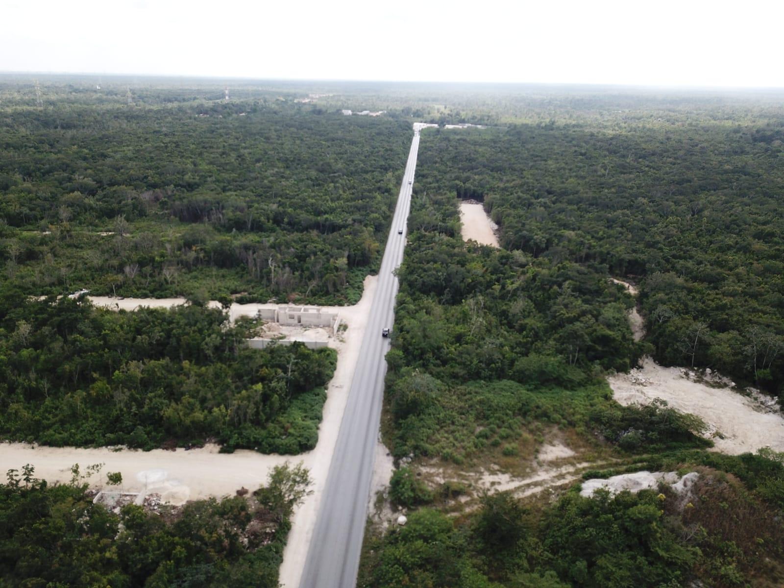Terreno de 2372 mts2 a bordo de carretera en la carretera 186