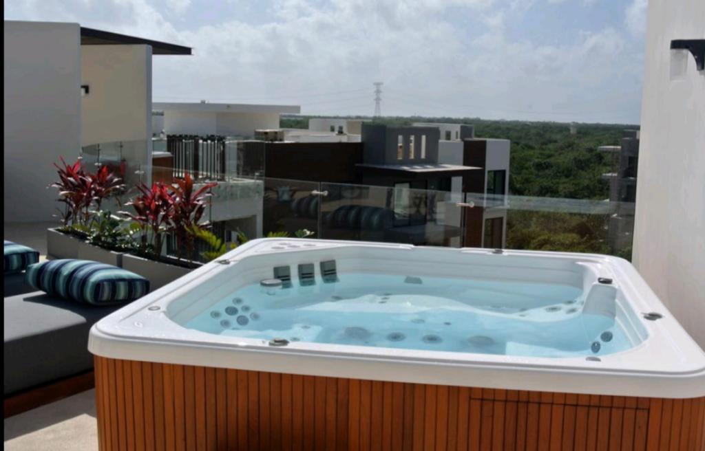 VILLA EN RENTA AMUEBLADA EN MAYAKOBA, PLAYA DEL CARMEN