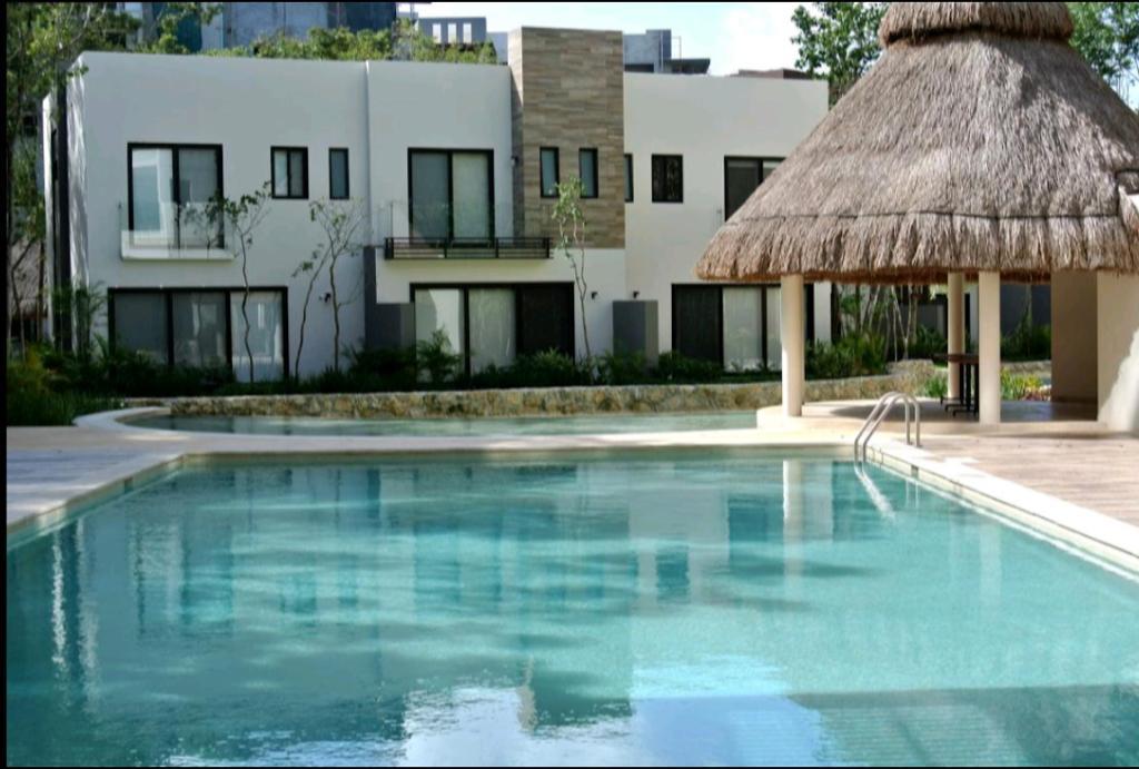 VILLA EN RENTA AMUEBLADA EN MAYAKOBA, PLAYA DEL CARMEN