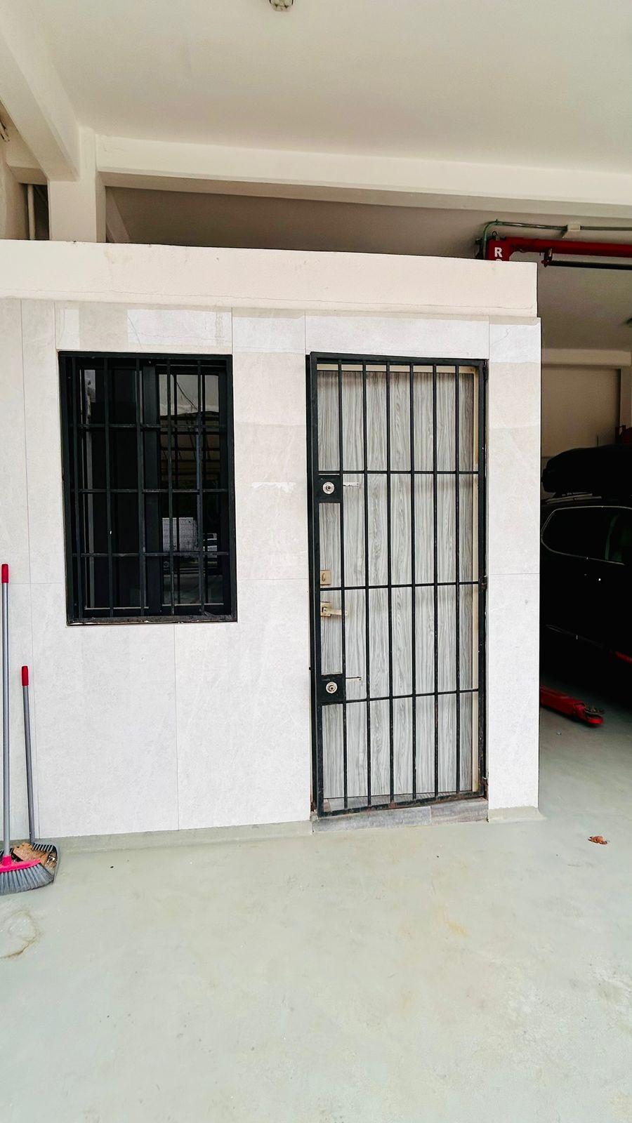 Renta de local sobre Avenida Comercial en Cancún!