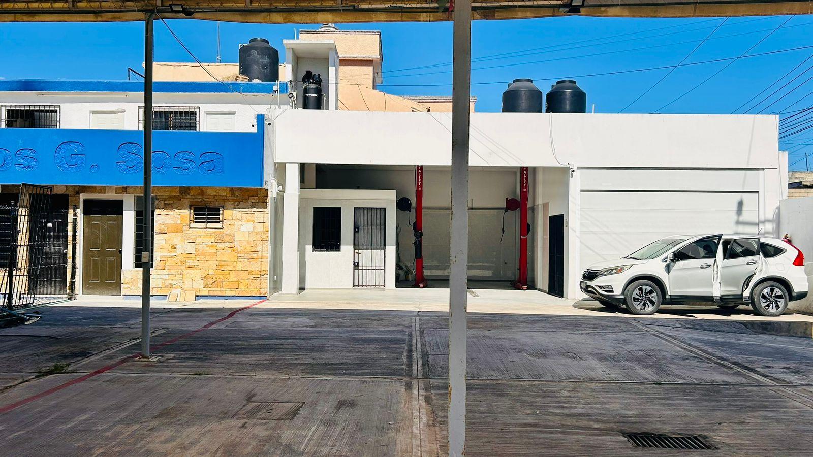 Renta de local sobre Avenida Comercial en Cancún!