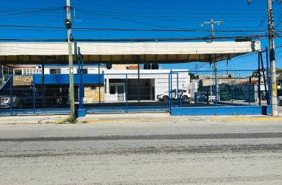 Renta de local sobre Avenida Comercial en Cancún!