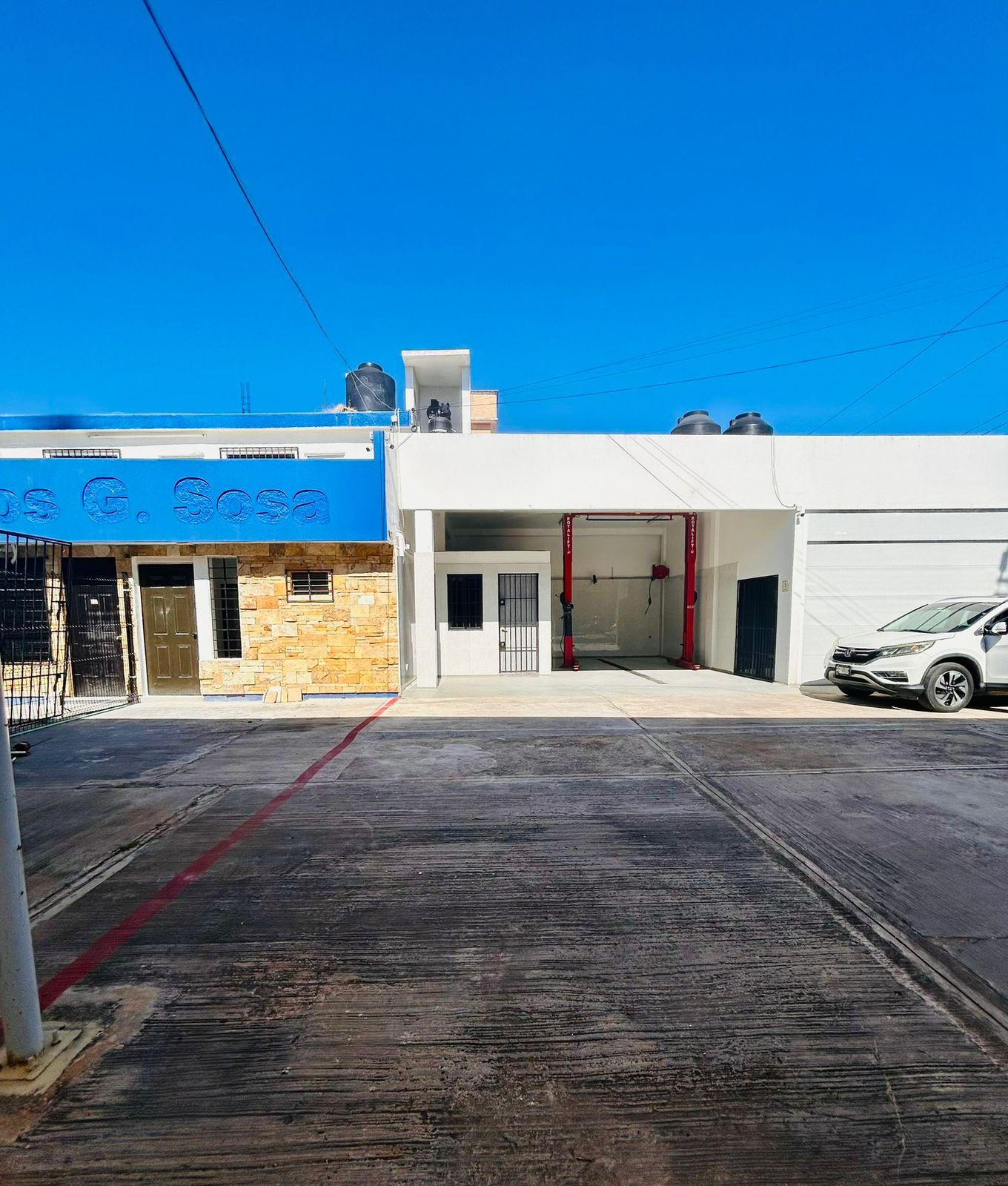 Renta de local sobre Avenida Comercial en Cancún!