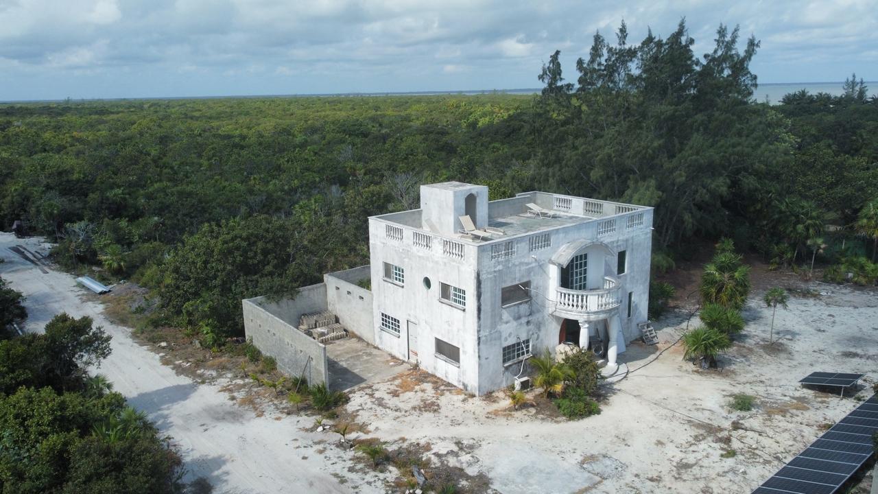 Residencia en Obra gris en Isla Blanca