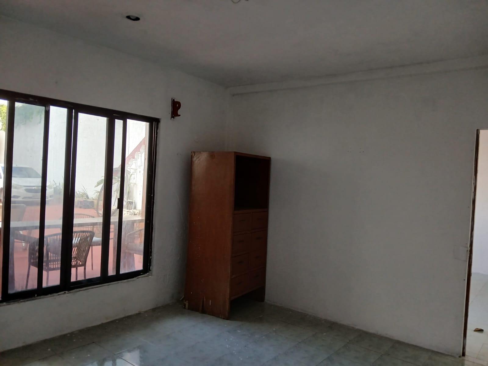 Casa de 4 recámaras a 1.3 km de Playa Puerto Juárez