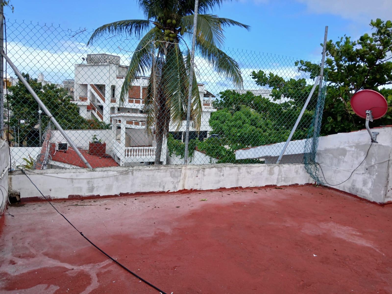 Casa de 4 recámaras a 1.3 km de Playa Puerto Juárez