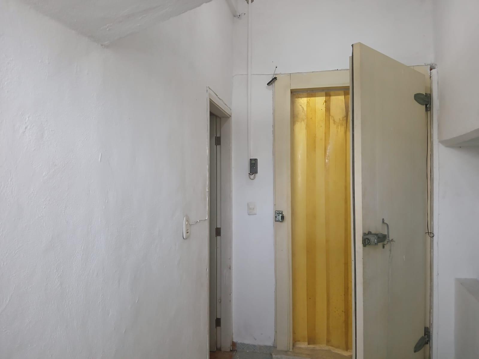 Bodega a cuadras del Toro Valenzuela