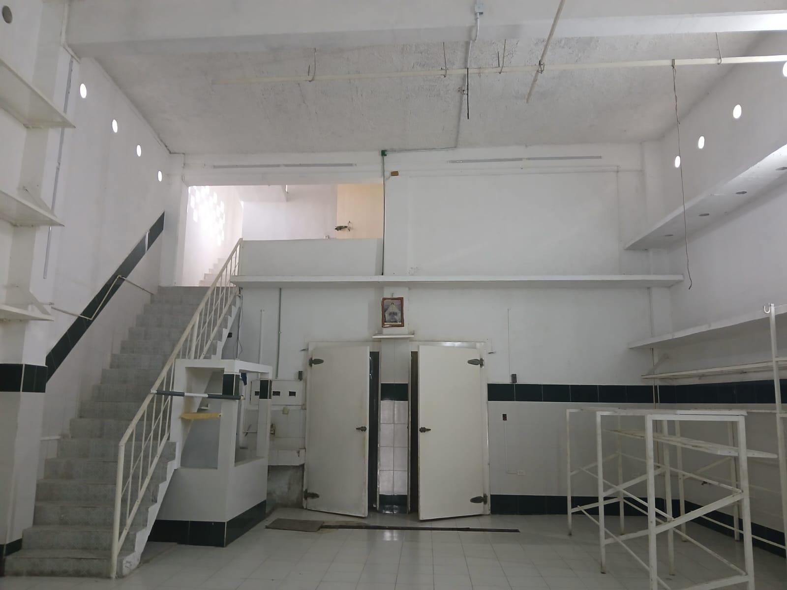 Bodega a cuadras del Toro Valenzuela