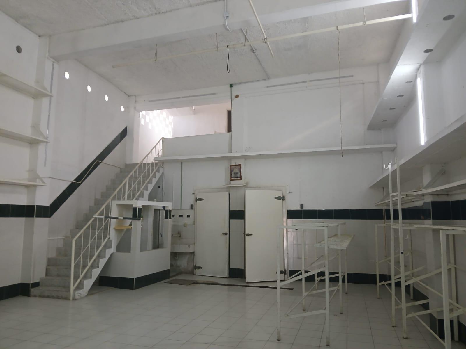 Bodega a cuadras del Toro Valenzuela