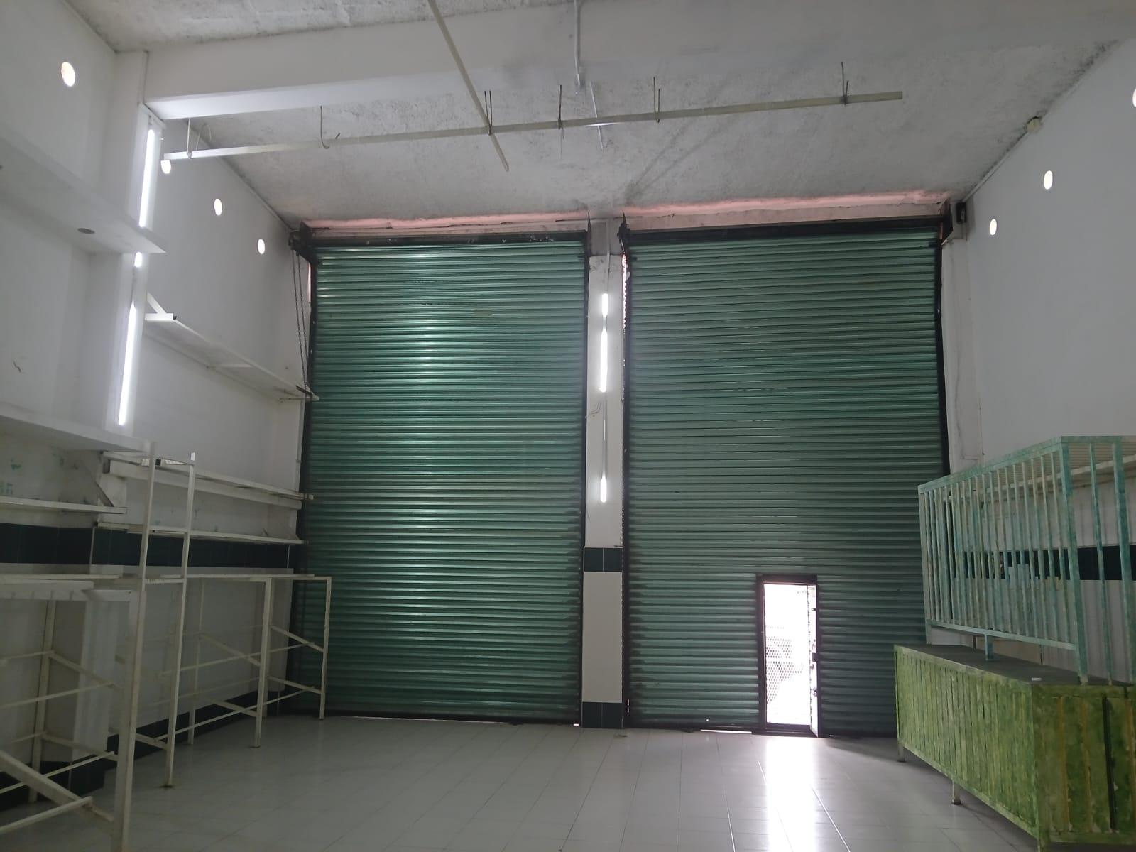 Bodega a cuadras del Toro Valenzuela