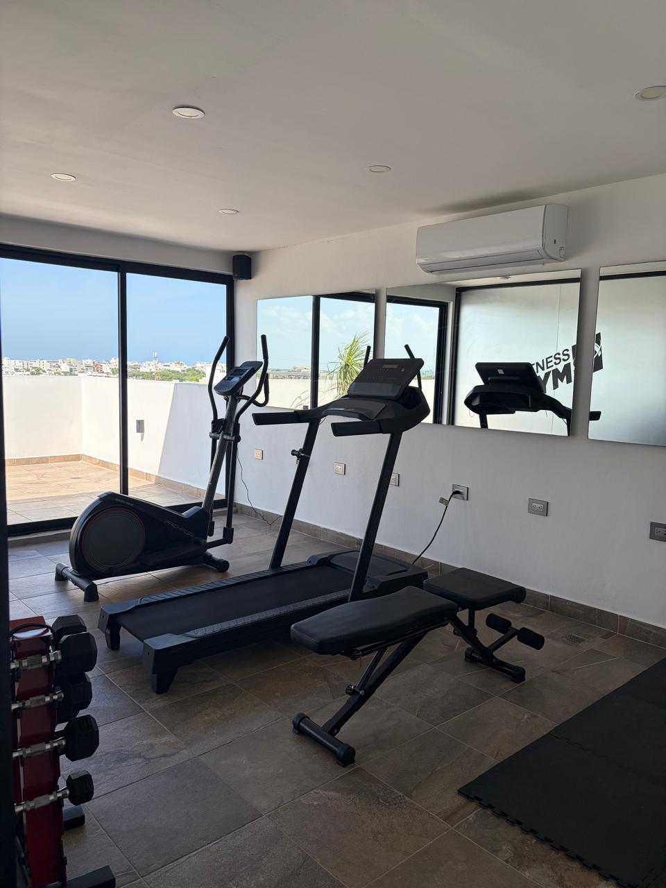 Renta estudio a 1 km del Muelle de Av. Constituyentes Playa del Carmen